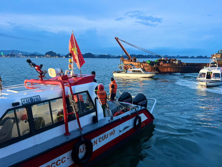 Đau xót vì tai nạn lật tàu ở Hạ Long, cộng đồng mạng chia sẻ cách đi tàu an toàn 1 dau xot vi tai nan lat tau o ha long cong dong mang chia se cach di tau an toan
