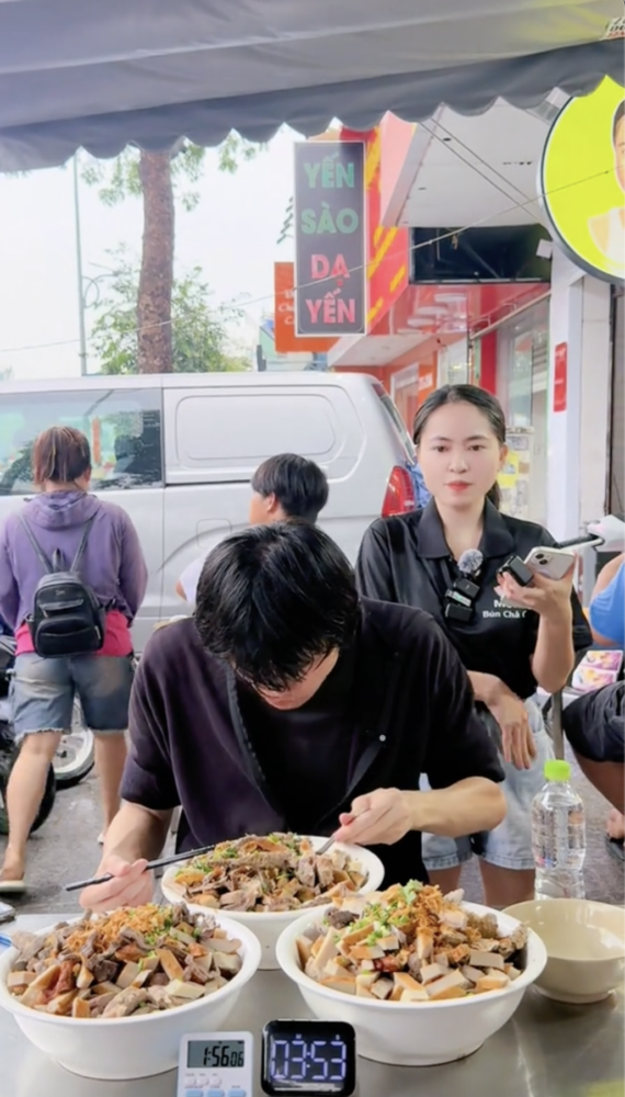 Khách Thái sang Việt Nam để làm thử thách giống bé Mai nhưng chủ quán lại bị chê một điểm 1 khach thai sang viet nam de lam thu thach giong be mai nhung chu quan lai bi che mot diem