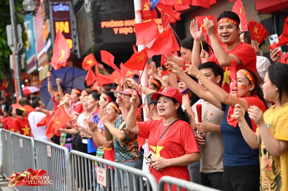 Du lịch Việt Nam 17 ngày đúng dịp diễu binh, khách Tây choáng ngợp khi chứng kiến nhưng vẫn tiếc nuối 1 điều 1 du lich viet nam 17 ngay dung dip dieu binh khach tay choang ngop khi chung kien nhung van tiec nuoi 1 dieu